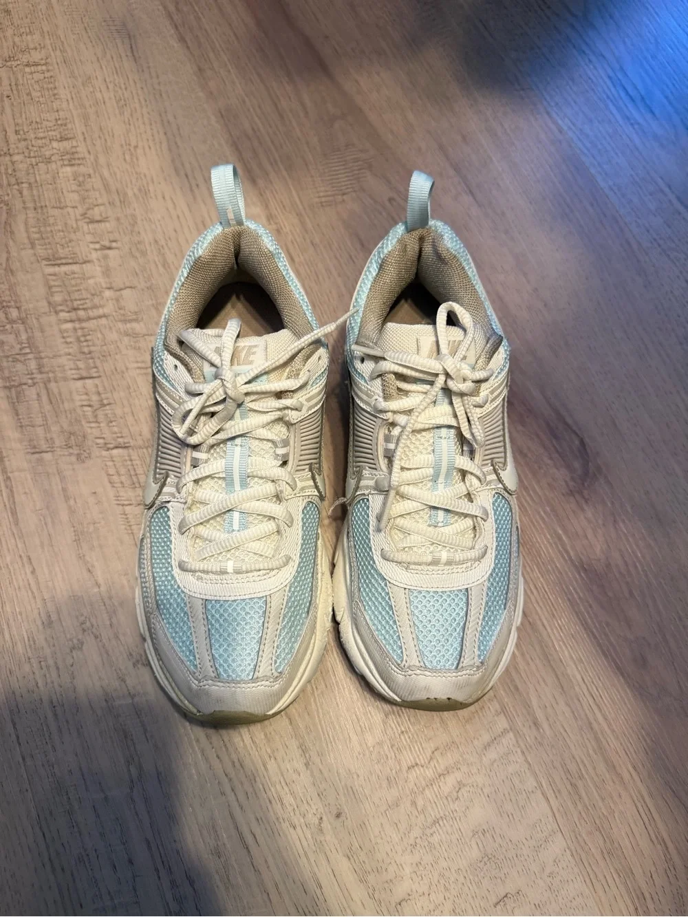 Nike Kids Sneakers in Cream and Light Blue